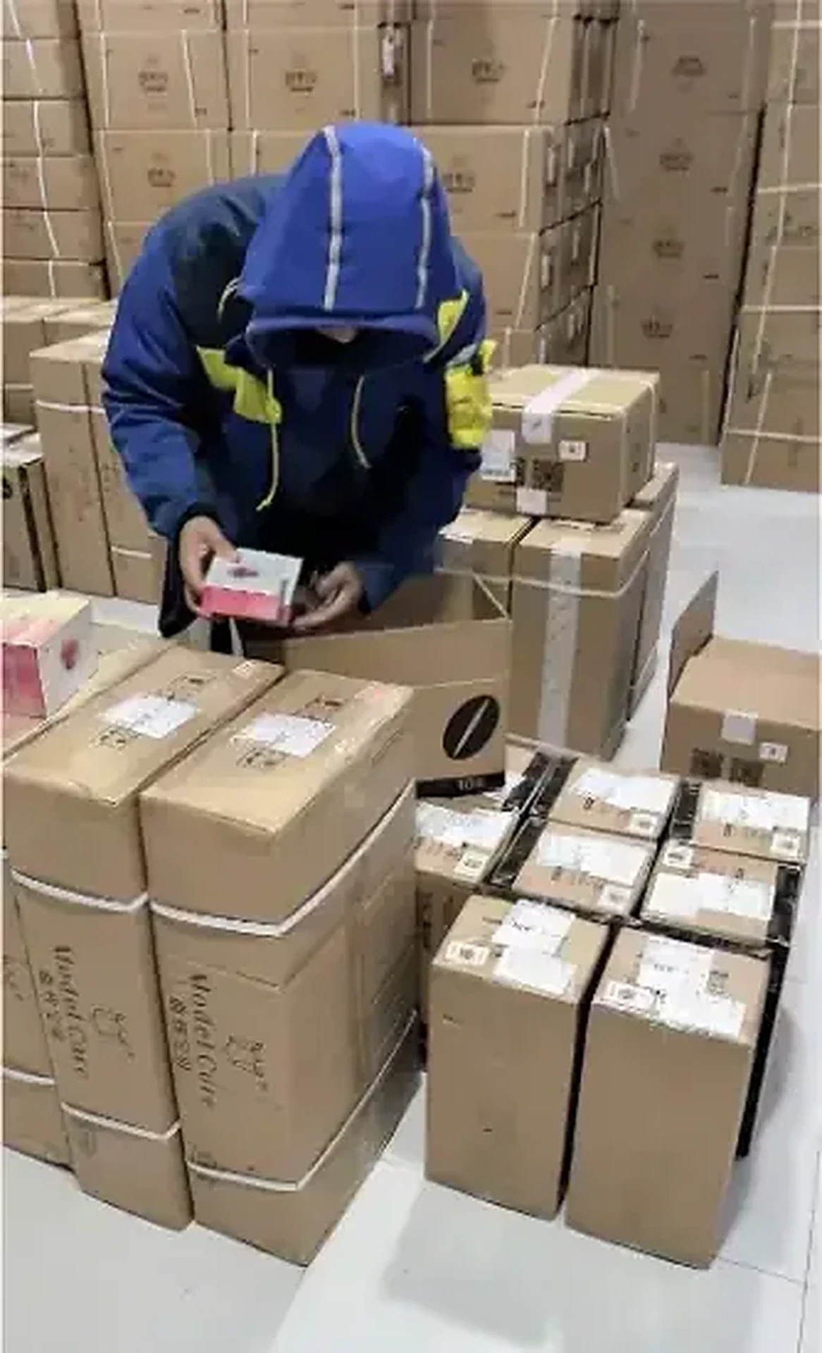 仓库打包纸箱