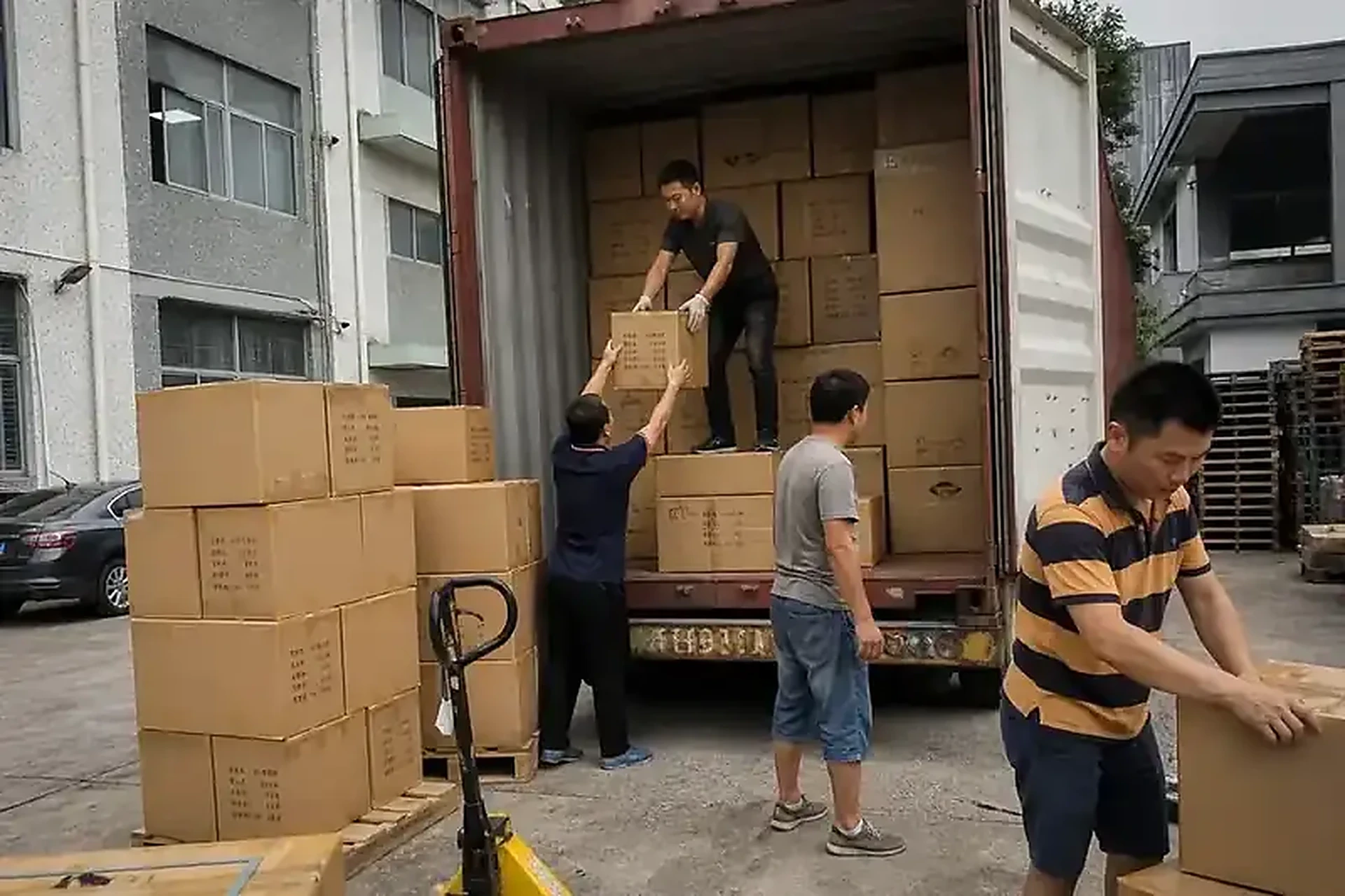 中国至澳大利亚货物装箱作业
